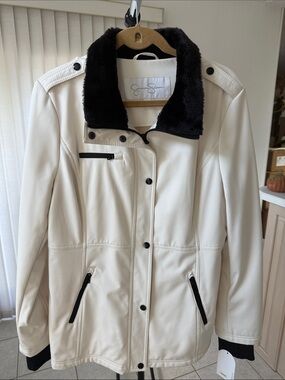 Jessica Simpson Cream Jacket with Black Faux-Fur Collar